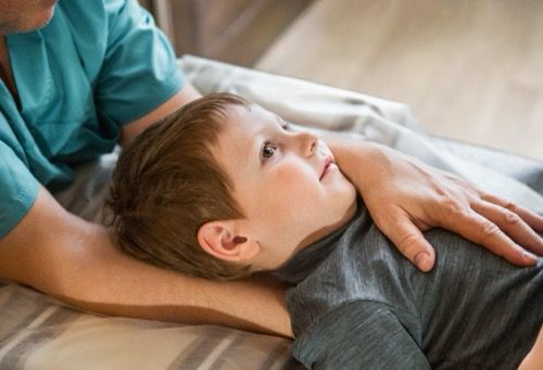 Osteopathische Herangehensweisen an kinder- und jugendorthopädische Krankheitsbilder